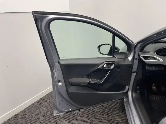 PEUGEOT 208 - voiture d'occasion - Photo 19