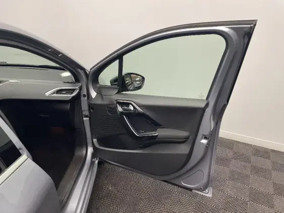 PEUGEOT 208 - voiture d'occasion - Photo 20