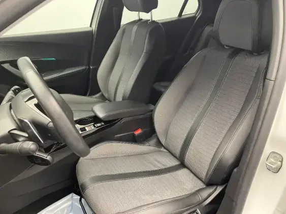 PEUGEOT 2008 II - voiture d'occasion - Photo 18