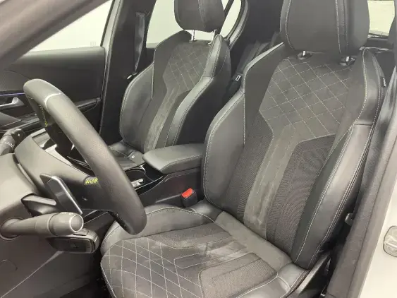 PEUGEOT 208 II - voiture d'occasion - Photo 18