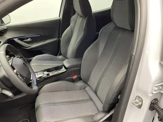 PEUGEOT 2008 II - voiture d'occasion - Photo 17