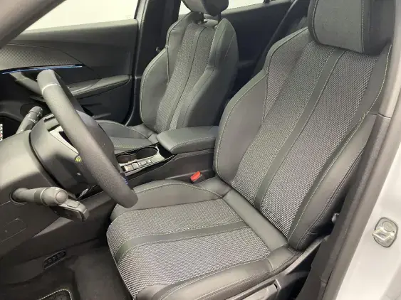 PEUGEOT 2008 II - voiture d'occasion - Photo 18