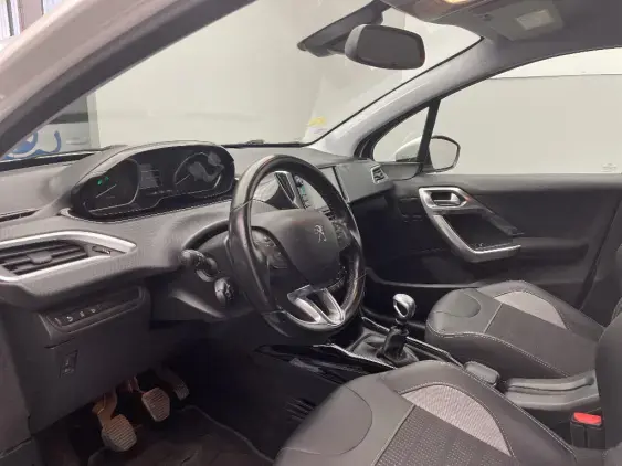 PEUGEOT 2008 - voiture d'occasion - Photo 18