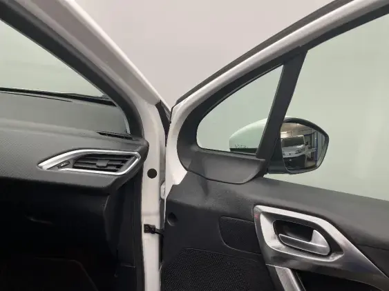 PEUGEOT 2008 - voiture d'occasion - Photo 20