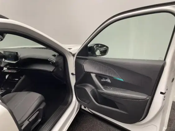 PEUGEOT 2008 II - voiture d'occasion - Photo 18