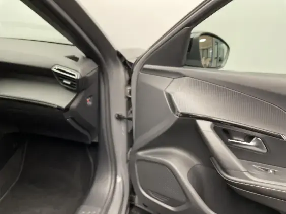 PEUGEOT 2008 II - voiture d'occasion - Photo 20