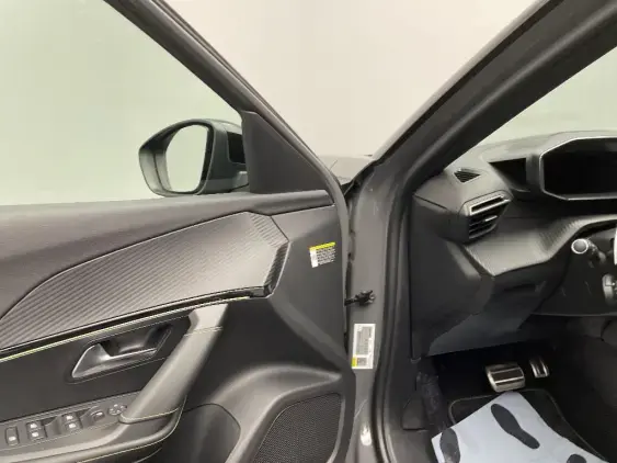 PEUGEOT 2008 II - voiture d'occasion - Photo 19