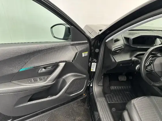 PEUGEOT 2008 ELECTRIQUE II - voiture d'occasion - Photo 19