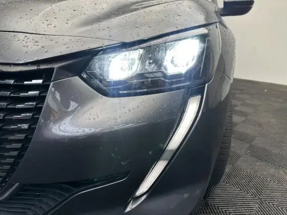 PEUGEOT 208 BUSINESS R II - voiture d'occasion - Photo 22