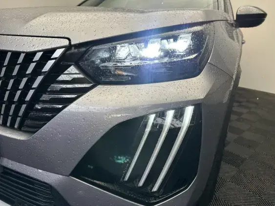 PEUGEOT 2008 II - voiture d'occasion - Photo 21