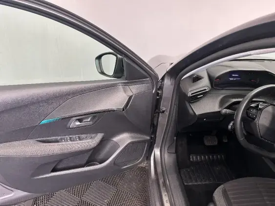 PEUGEOT 208 BUSINESS R II - voiture d'occasion - Photo 19