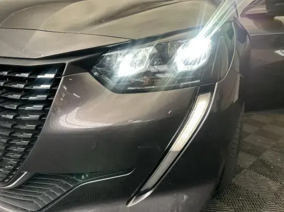 PEUGEOT 208 BUSINESS R II - voiture d'occasion - Photo 22