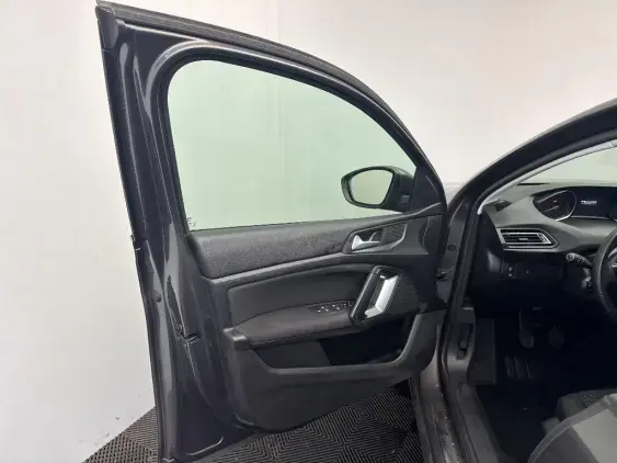 PEUGEOT 308 II - voiture d'occasion - Photo 17