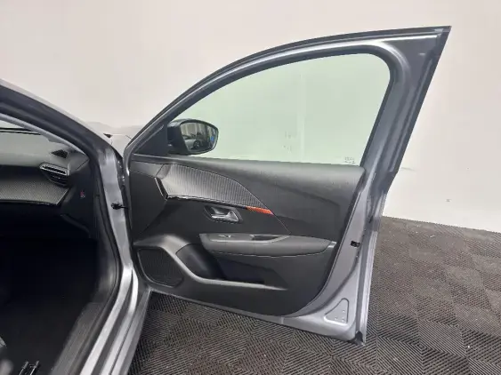 PEUGEOT 208 II - voiture d'occasion - Photo 19