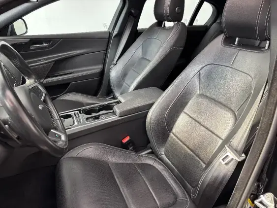 JAGUAR XE - voiture d'occasion - Photo 18