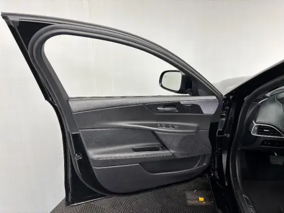 JAGUAR XE - voiture d'occasion - Photo 19