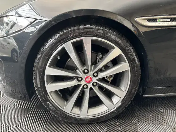 JAGUAR XE - voiture d'occasion - Photo 23