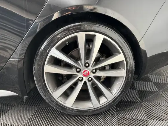 JAGUAR XE - voiture d'occasion - Photo 24