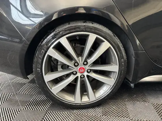 JAGUAR XE - voiture d'occasion - Photo 25