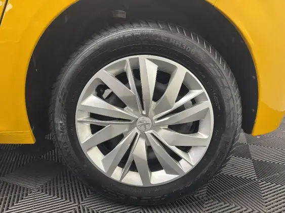 PEUGEOT 208 BUSINESS R II - voiture d'occasion - Photo 21