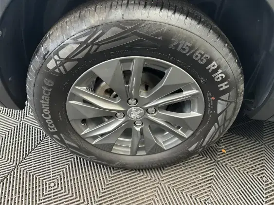 PEUGEOT 2008 II - voiture d'occasion - Photo 22