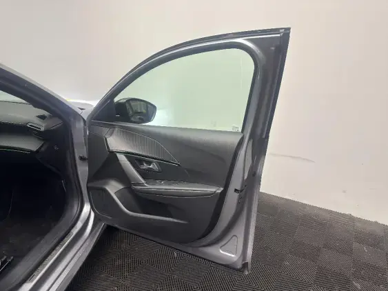 PEUGEOT 208 BUSINESS R II - voiture d'occasion - Photo 19