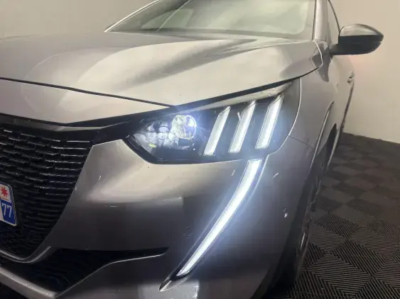 PEUGEOT 208 BUSINESS R II - voiture d'occasion - Photo 21