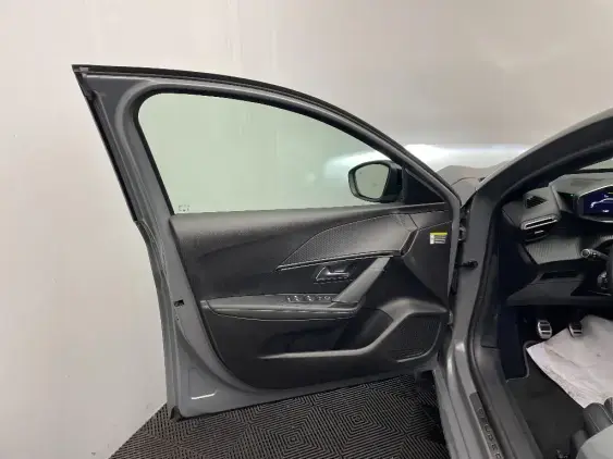 PEUGEOT 208 II - voiture d'occasion - Photo 18