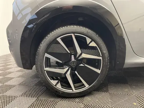 PEUGEOT 208 II - voiture d'occasion - Photo 24