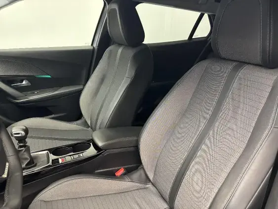 PEUGEOT 2008 II - voiture d'occasion - Photo 17