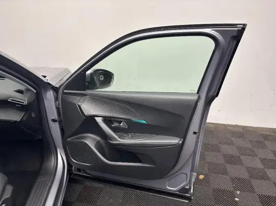 PEUGEOT 2008 II - voiture d'occasion - Photo 19