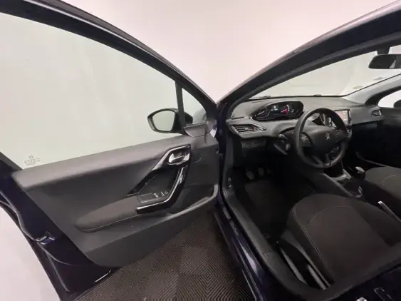 PEUGEOT 208 BUSINESS R II - voiture d'occasion - Photo 17