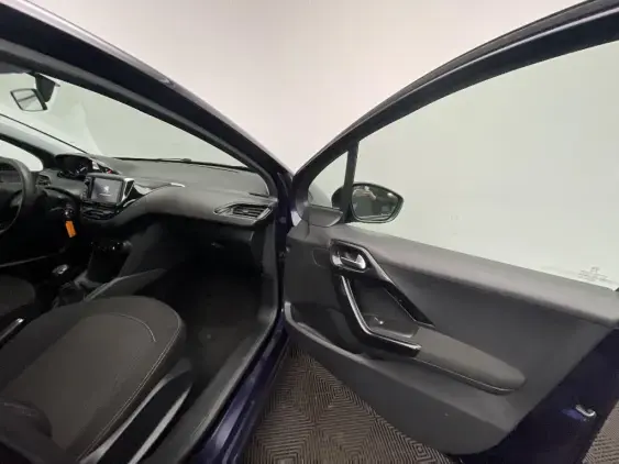 PEUGEOT 208 BUSINESS R II - voiture d'occasion - Photo 18