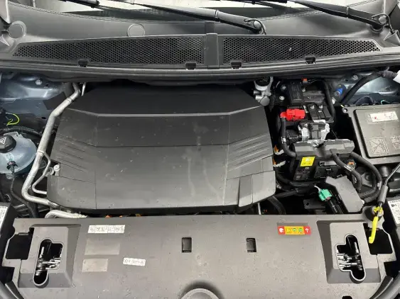 PEUGEOT 5008 ELECTRIQUE III - voiture d'occasion - Photo 20