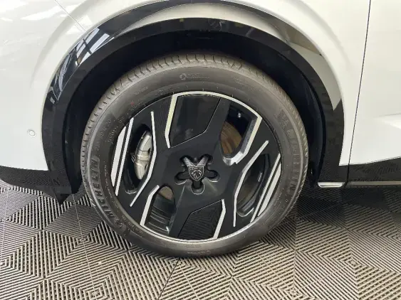 PEUGEOT 5008 ELECTRIQUE III - voiture d'occasion - Photo 21