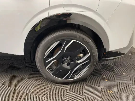 PEUGEOT 5008 ELECTRIQUE III - voiture d'occasion - Photo 22