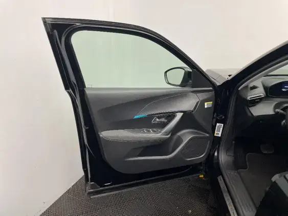 PEUGEOT 2008 II - voiture d'occasion - Photo 17