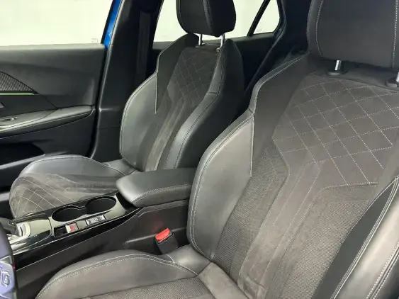 PEUGEOT 2008 II - voiture d'occasion - Photo 17