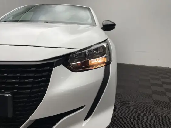 PEUGEOT 208 II - voiture d'occasion - Photo 20