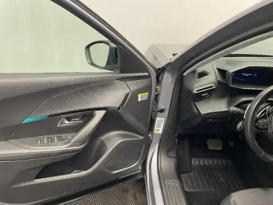 PEUGEOT 2008 II - voiture d'occasion - Photo 19