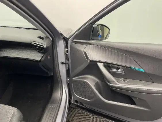 PEUGEOT 2008 II - voiture d'occasion - Photo 20