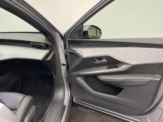 PEUGEOT 5008 ELECTRIQUE III - voiture d'occasion - Photo 20