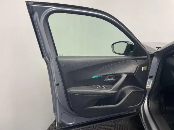 PEUGEOT 2008 II - voiture d'occasion - Photo 19