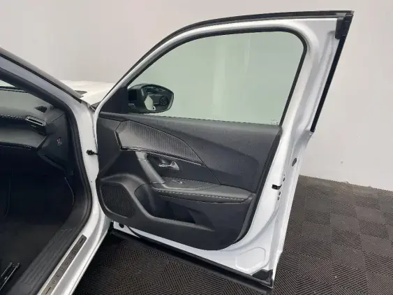 PEUGEOT 2008 II - voiture d'occasion - Photo 20