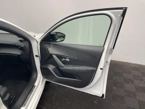 PEUGEOT 208 BUSINESS R II - voiture d'occasion - Photo 19