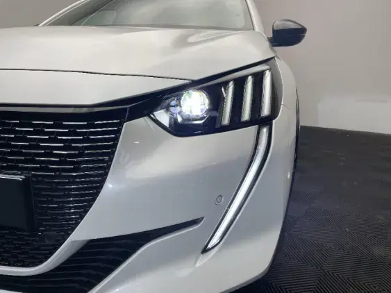 PEUGEOT 208 BUSINESS R II - voiture d'occasion - Photo 21