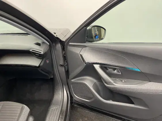 PEUGEOT 2008 II - voiture d'occasion - Photo 20