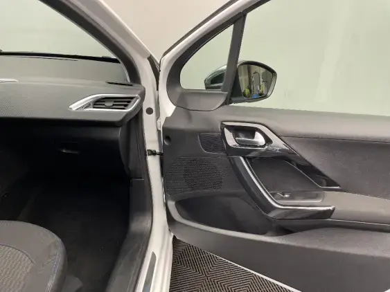 PEUGEOT 208 - voiture d'occasion - Photo 20