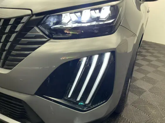 PEUGEOT 2008 II - voiture d'occasion - Photo 21