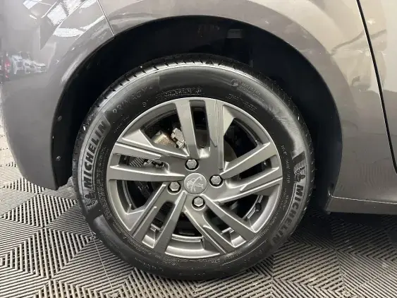 PEUGEOT 208 BUSINESS R II - voiture d'occasion - Photo 24